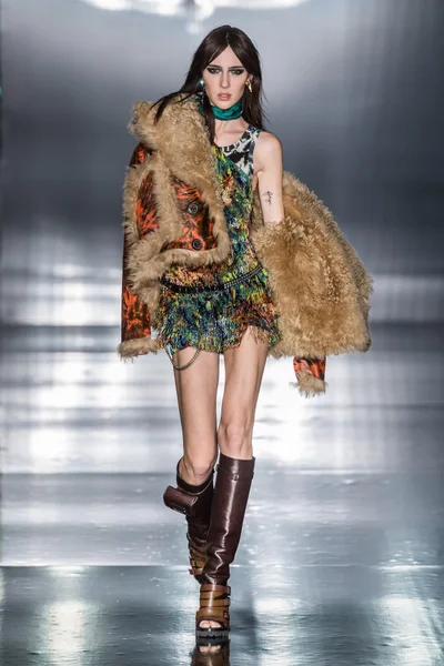 Look 11